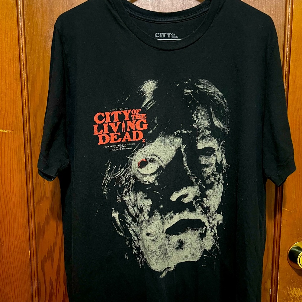 City of the Living Dead men’s  T shirt zombie size xl used in like new condition